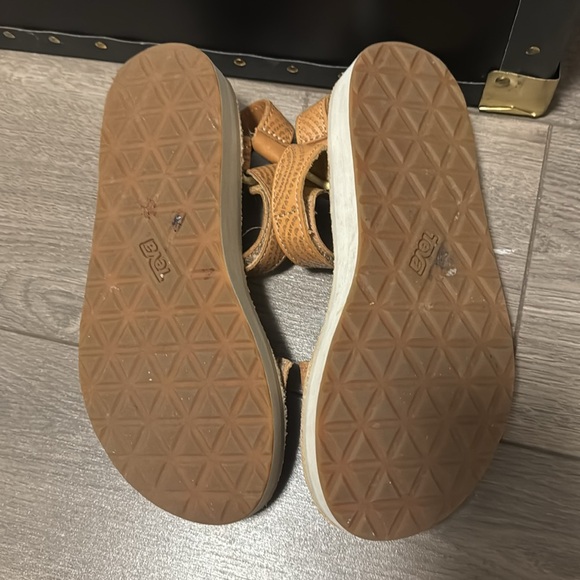 Women’s Teva Sandals. Size 8. - Picture 2 of 2